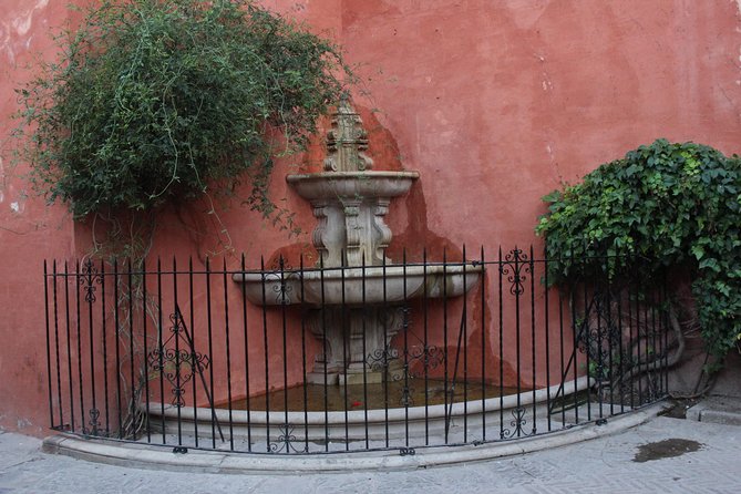 Seville Evening Historical Tour with Haunted History - Accessibility, Pacing, and Group Size