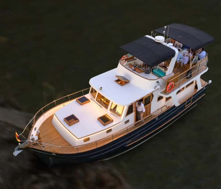 Seville: Flamenco Yacht Cruise with Tapas and Drinks - Live Flamenco Music: Authentic Sounds on the Water