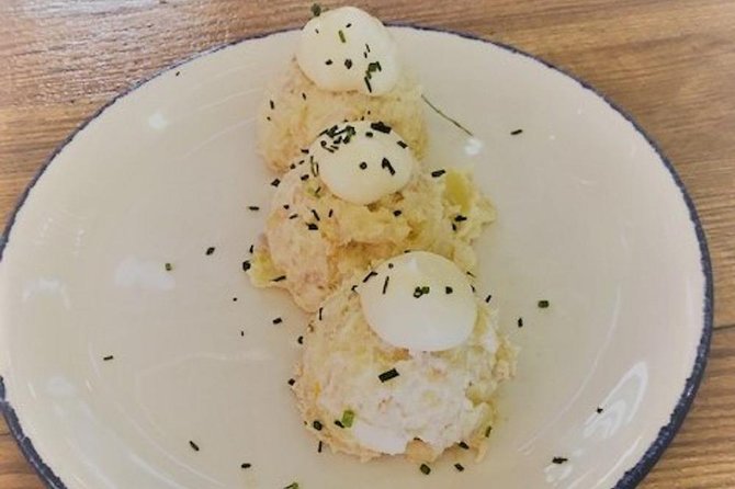 Seville Food Tour: Tapas, Drinks and Delights with a Local - Guides: Knowledgeable, Friendly, and Engaging