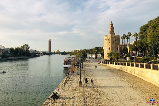 Seville Guided Horse Carriage Private Tour - The Jewish Quarter and Torre del Oro: Cultural Landmarks