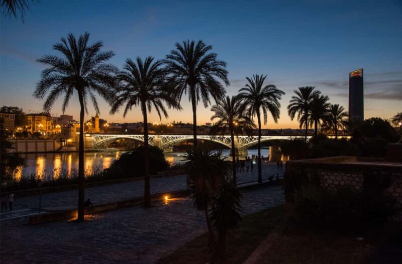 Seville: Historic Center and Jewish Quarter Walking Tour - Key Points