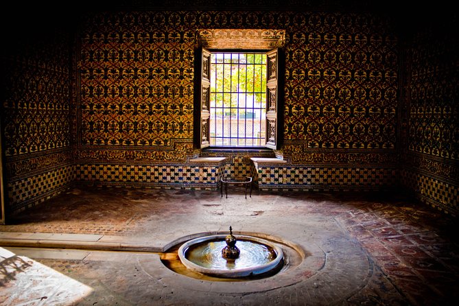 Seville in a Day: Private Tour Vip - Enjoying the Serenity of Parque de María Luisa