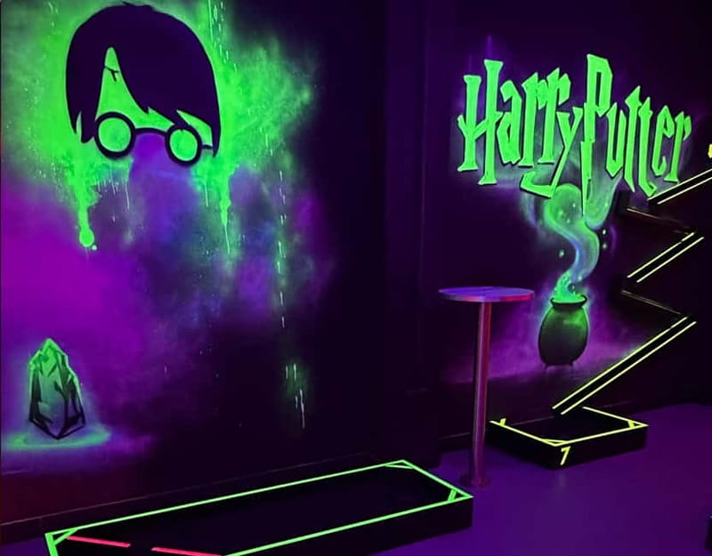 Seville: Indoor UV 18 hole Minigolf Experience - Enjoy Seville’s Colorful Indoor UV Mini Golf Course in the Heart of the City