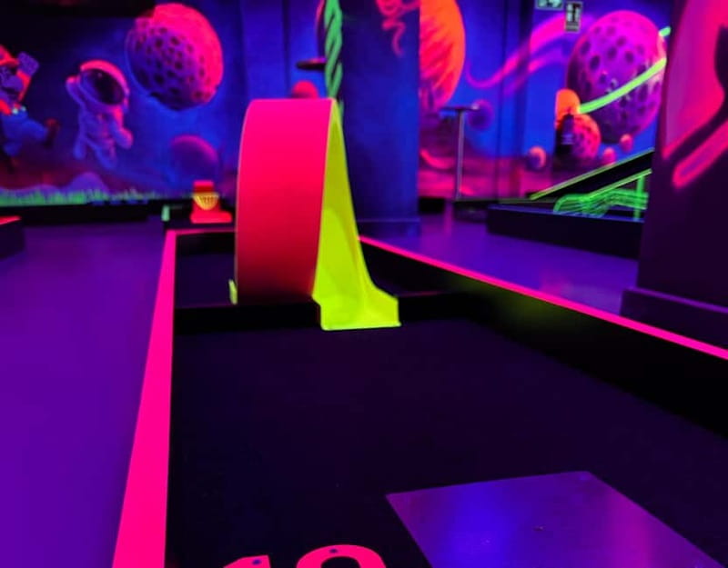Seville: Indoor UV 18 hole Minigolf Experience - Reviews Highlight the Fun and Flexibility