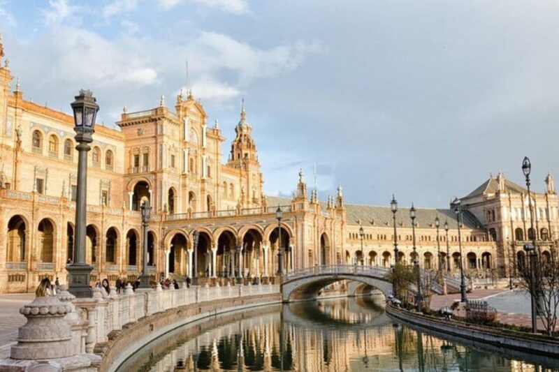 Seville : Jewish Quarter & Santa Cruz Walking Tour - The Charm of Plaza de Doña Elvira and Views from Plaza del Triunfo