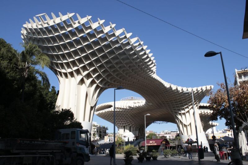 Seville: Palacio de Las Dueñas, La Macarena & Las Setas Tour - Key Points