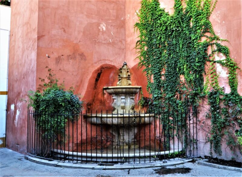 Seville: Plaza de Toros and Barrio Santa Cruz Tour - Starting at the Plaza de Toros de la Real Maestranza