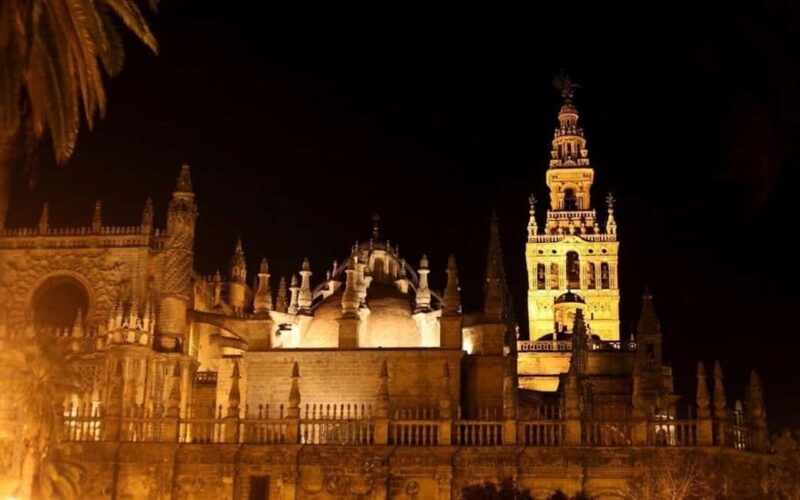 Seville: Private Night Tour - Wandering Through Santa Cruz’s Narrow Streets