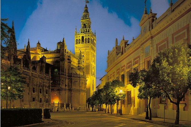 Seville Private Walking Tour with Alcazar & Cathedral Tickets - Exploring the Santa Maria Cathedral and Christopher Columbus’s Tomb