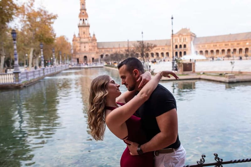 Seville: Professional Photoshoot and Video - Exploring the Green Serenity of Parque María Luisa