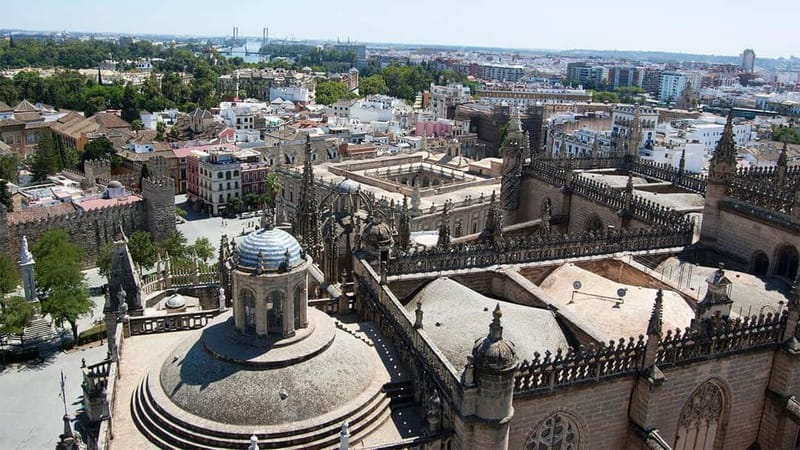 SEVILLE: SANTA MARIA DE LA SEDE CATHEDRAL TOUR - Discover the Architectural and Artistic Wonders Inside the Cathedral