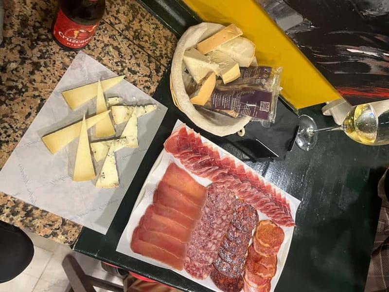 Seville: Secret Food Tour with Tapas and Drinks - Taste Traditional and Innovative Tapas in Triana