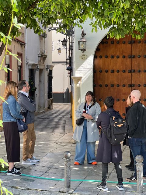 Seville: Small Group Jewish Quarter Tour with Tapas & Drinks - Visiting the Alcázar and Murillo Gardens