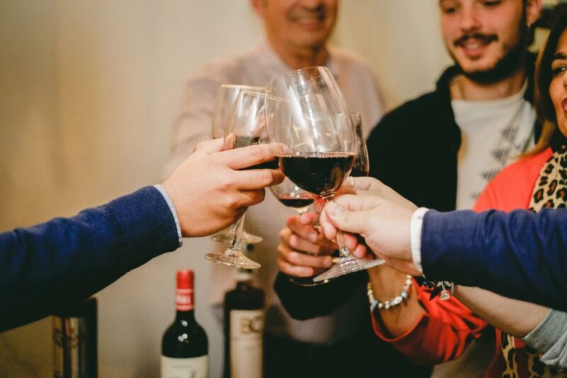 Seville: Small Group Jewish Quarter Tour with Tapas & Drinks - The Overall Experience and Pacing