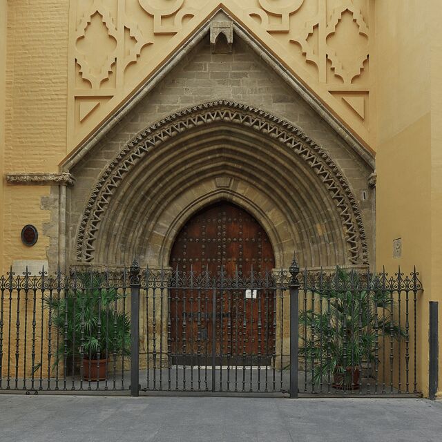Seville: Tiny-Group Triana Iconic Neighborhood Walking Tour - Learning About Flamenco’s Deep Roots in Triana