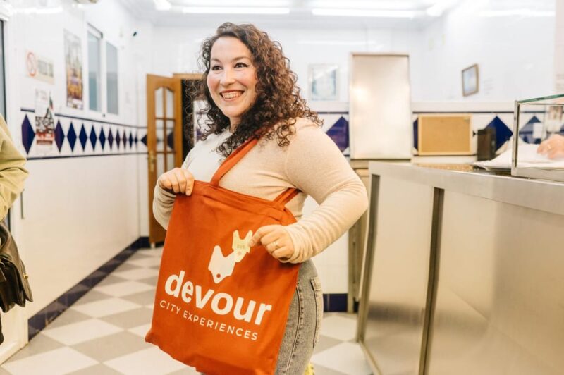 Seville: Triana Neighborhood Evening Tapas Tour - Food and Drink in Focus: Authentic Andalusian Flavors