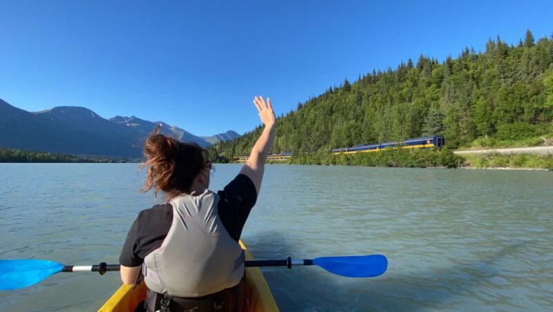 Seward Area Glacial Lake Kayaking Tour 1.5 hr from Anchorage - Wildlife Encounters and Nature’s Smells
