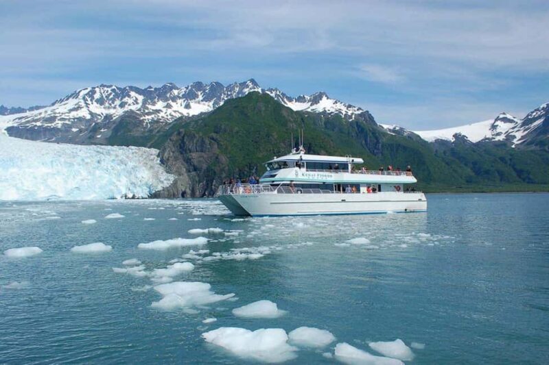 Seward: Kenai Fjords National Park Glacier & Wildlife Cruise - The Hot Lunch: A Satisfying Break on the Water