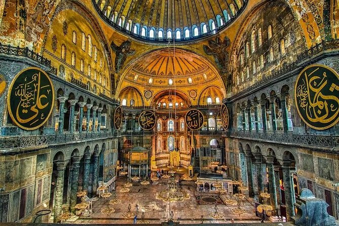 Shadowing Dan Brown Robert Langdon in Istanbul - The Grand Bazaar: A Maze of History