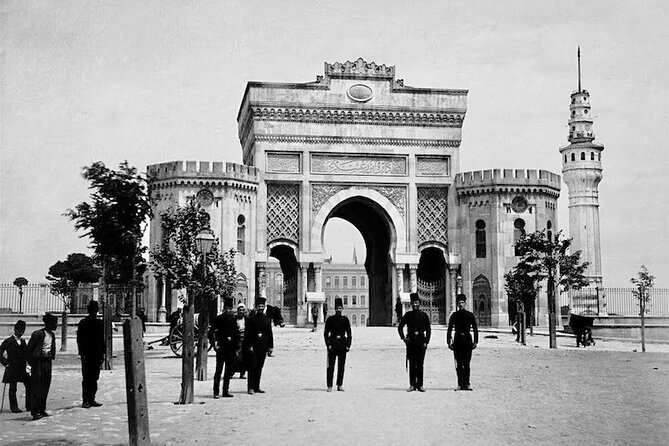 Shadowing Dan Brown Robert Langdon in Istanbul - The Guide and Storytelling Style