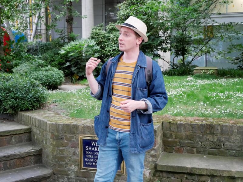 Shakespeare's London: Walking Tour - Navigating the Historic Streets: Pacing and Physicality