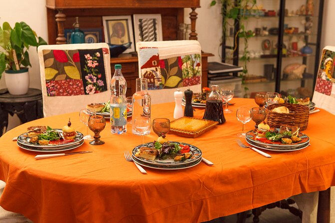 share a traditional meal with licauw - The Authenticity and Quality of the Food