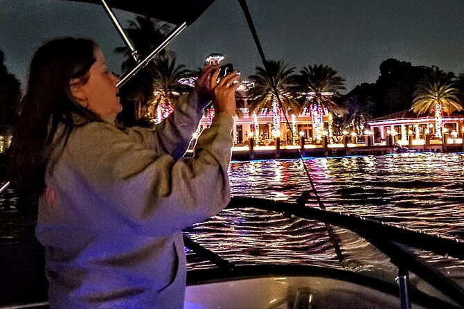 SHARED - 2h Holiday Lights Cruise Tour in Fort Lauderdale (6pax) - Key Points