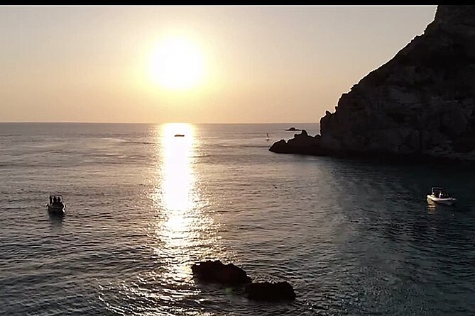 Shared 3-hour sunset tour from Tropea to Capo Vaticano - The Sunset and Aperitif Experience