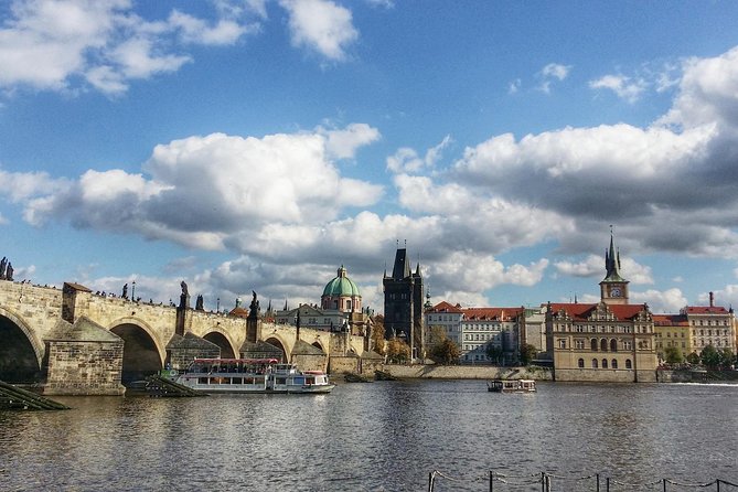 Shared Arrival Transfer: Prague Airport to Hotels - The Comfort and Capacity of the Minivans