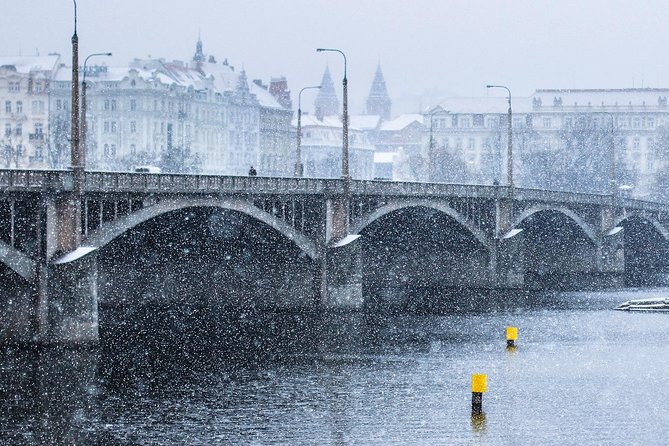 Shared Arrival Transfer: Prague Airport to Hotels - Comparing to Other Prague Arrival Options