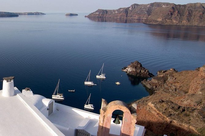 Shared Basic Sunset Trip of Santorini via Red Beach & White Beach - The Iconic Sunset in Oia
