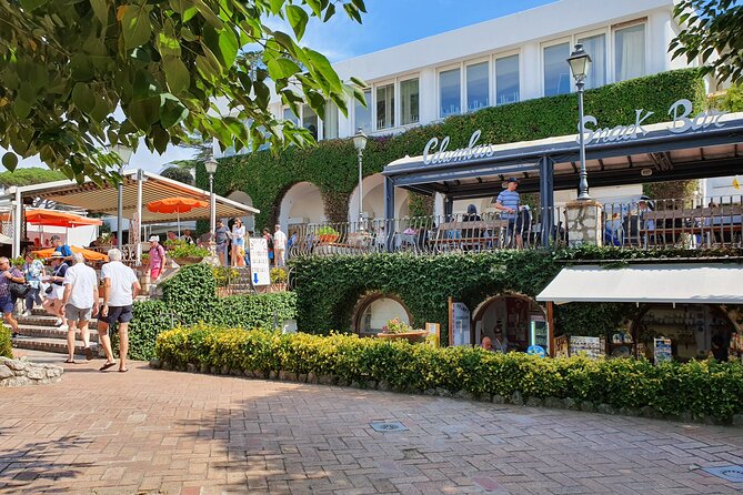 Shared CAPRI Tour - 360° experience by Bus, Boat & Guide - Artistic and Historic Highlights in Anacapri