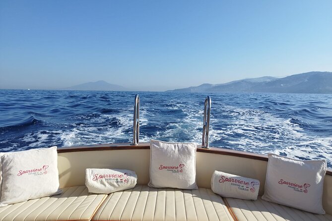 Shared capri tour ,swimming and visit of many caves - Explore the Beauty of Capri on a Shared Boat Tour from Sorrento