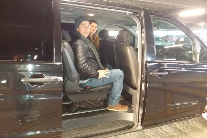 Shared Departure Transfer from your London Hotel to the Airport - Value for Money and Group Discounts