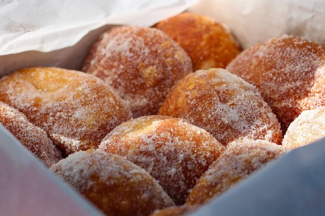 Shared Food & Waterfall Tour in Honolulu - Key Points