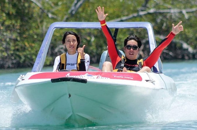 Shared Speedboat and Snorkeling Adventure in Cancun - What Guides Bring to the Experience