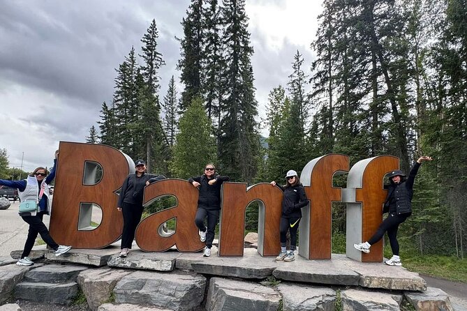 Shared Tour: Lake Louise & Moraine Lake from Canmore/Banff - The Experience of the Guides and the Vehicle