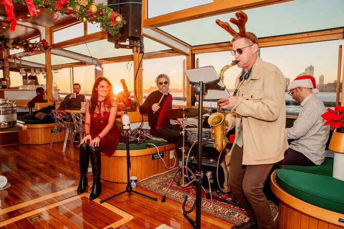 Shared Traditional Music and Hymns Christmas Tour in New York - Experience the Magic of a Christmas-Themed Cruise in New York City