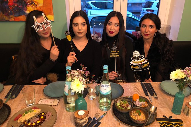 Sharing plate food tour in Berlin - The Guide and Group Experience