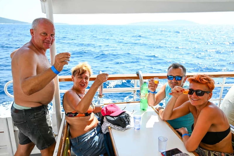 Shipwreck - Blue Lagoon All Inclusive + Trogir Walking Tour - Food and Beverages: Quality and Quantity