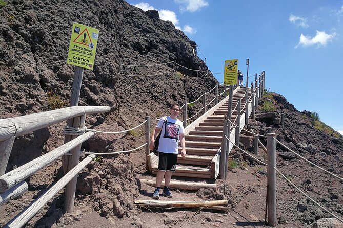 Shore excursion Vesuvius and Pompeii site. - The Role of the Guides: Knowledge and Friendliness