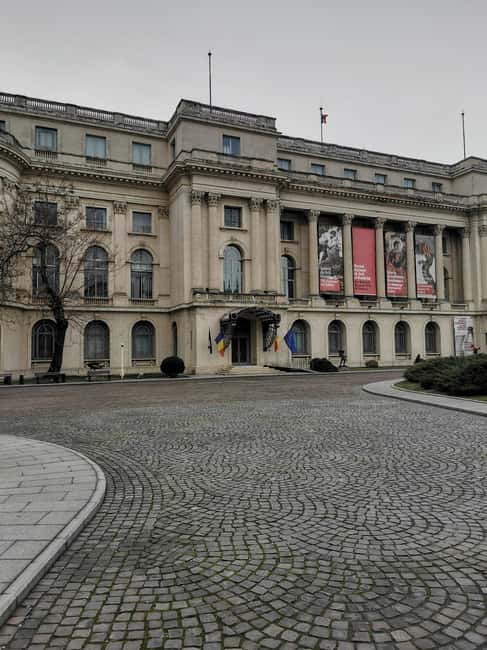 Short Bucharest city tour with live tourguide - Key Points