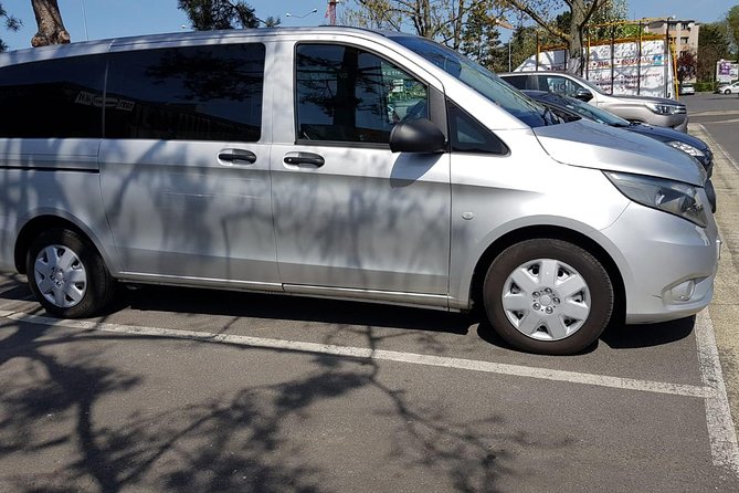 Shuttle Departure from Paris Hotel/Apartment to the Airport - Pickup at Central Paris or Disneyland Paris