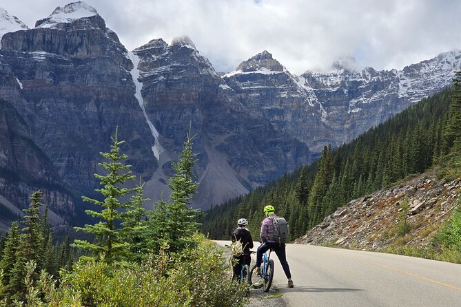 Shuttle Service between Canmore, Banff, Moraine Lake, Lake Louise - The Experience of the Shared Shuttle Service