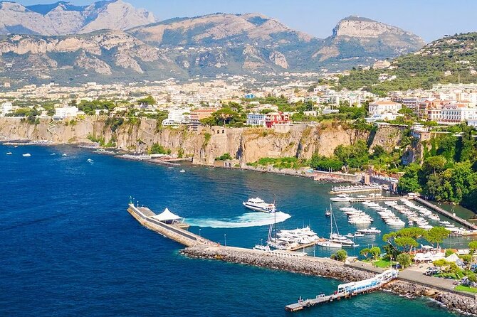 Shuttle service from Sorrento to Napoli Airport/Train Station - Reliable Shuttle Service from Sorrento to Napoli Airport or Train Station at an Affordable Price