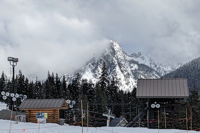 Shuttle to Snoqualmie Pass Ski and Snowboard - Onboard Comforts: Snacks, Charging, and Hydration