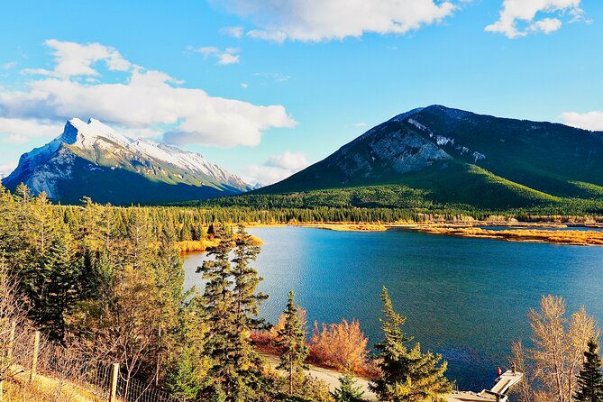 ShuttleBus 2way Banff to Lake Louise (1Hr) and Moraine Lake (1Hr) - The Benefits of a Guided Shuttle Against Self-Driving