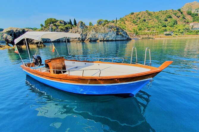 Sicilian wine tasting on the boat in Taormina - Villagonia: A Convenient and Beautiful Shoreline