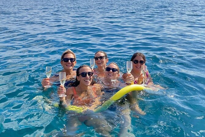 Sicilian wine tasting on the boat in Taormina - Comfort and Amenities Onboard