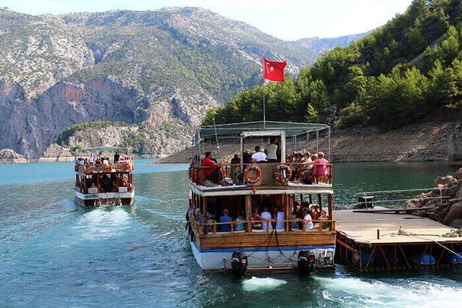 Side-Alanya: 5-Hour BoatTour inGreen Canyon with Lunch SoftDrinks - The Oymapinar Dam and Surrounding Views